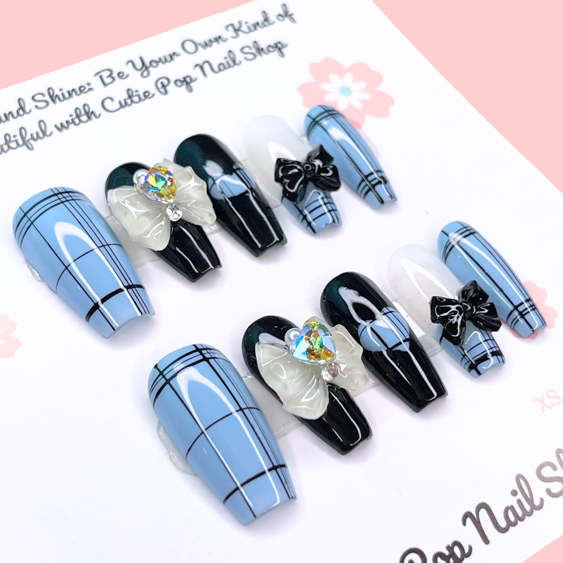 Loli Plaid-blue nails